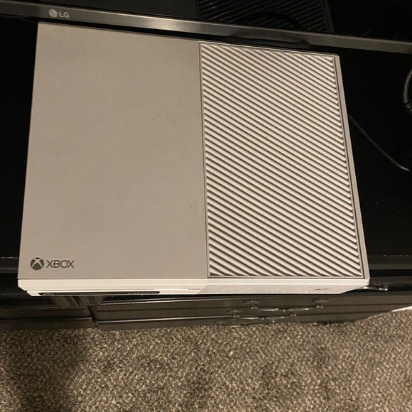 Xbox one, good condition. Happy to include games 2K, madden, battlefield, GTA - Picture 2 of 2